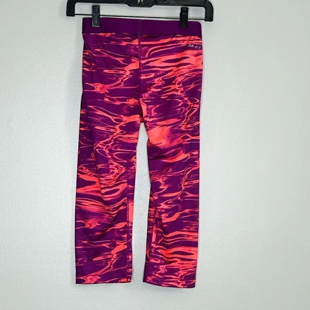 Nike Pro Capri Leggings - Picture 3 of 4